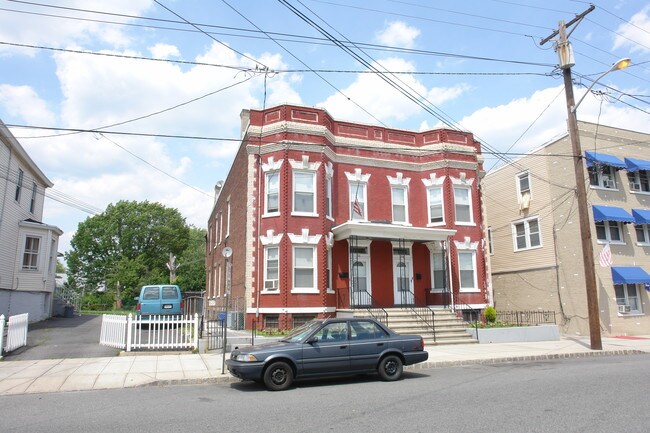 154-156 Washington St in Perth Amboy, NJ - Foto de edificio - Building Photo