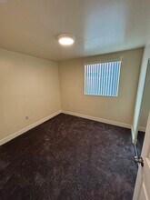 632 W 94th St in Los Angeles, CA - Building Photo - Building Photo