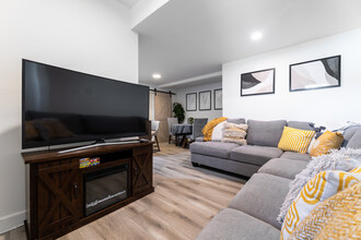 1403 Seward St, Unit 2 in Los Angeles, CA - Building Photo - Building Photo