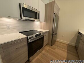1079 Commonwealth Ave in Boston, MA - Building Photo - Building Photo