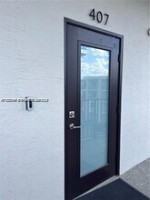 8201 NW 41st St in Doral, FL - Building Photo - Building Photo