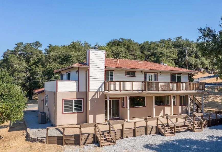 1088 Palomino Rd in Cloverdale, CA - Building Photo