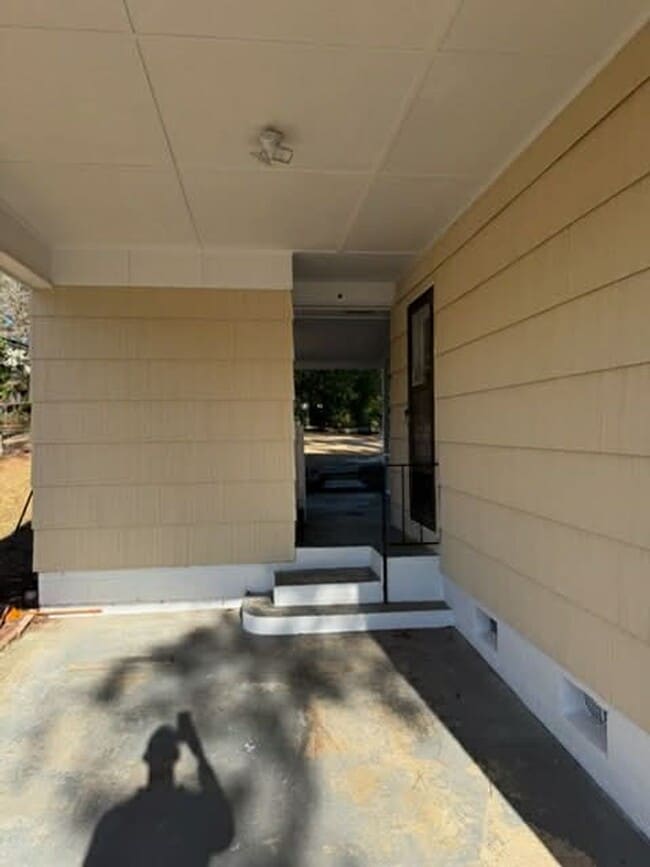 7136 Wilson Dr in Leeds, AL - Foto de edificio - Building Photo