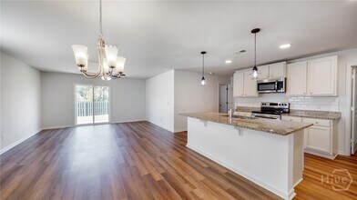 652 Hogan Dr in Richmond Hill, GA - Building Photo - Building Photo