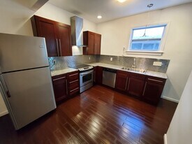 325 S Goodman St, Unit DN in Rochester, NY - Building Photo