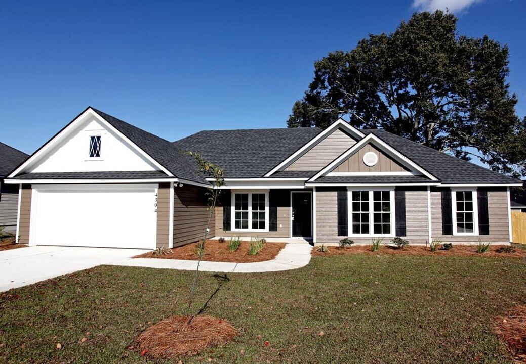 4304 Summer Hill Pl in Valdosta, GA - Building Photo