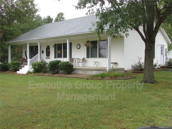 property at 1318 Tabbs Hollow Rd
