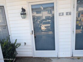3812 Sterling Pointe Dr in Winterville, NC - Building Photo
