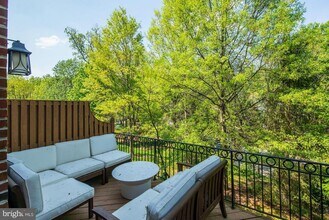 4005 Mansion Dr NW in Washington, DC - Building Photo - Building Photo