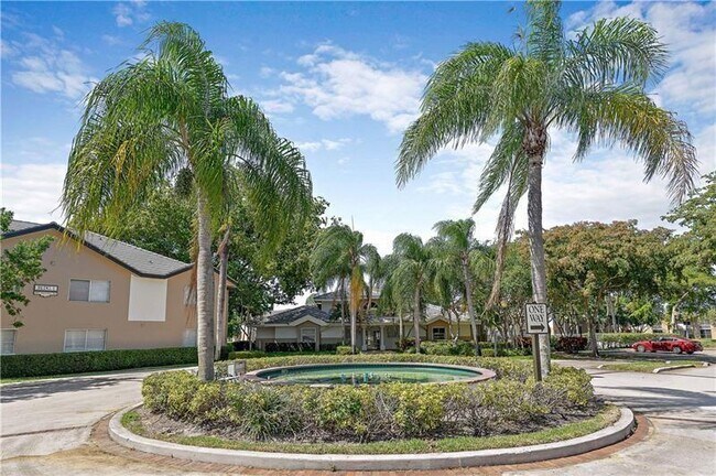 9977 Westview Dr in Coral Springs, FL - Building Photo - Building Photo