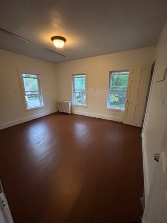 30 Wall St, Unit Floor 2 in Coventry, CT - Foto de edificio