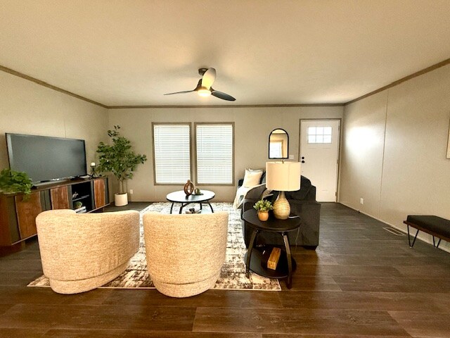 15919 Flores Curv in San Antonio, TX - Foto de edificio - Building Photo