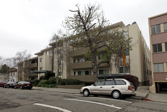 360 Vernon St in Oakland, CA - Foto de edificio - Building Photo