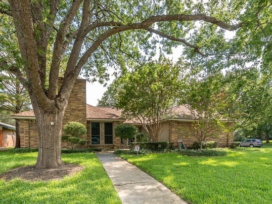2000 Geneva Dr