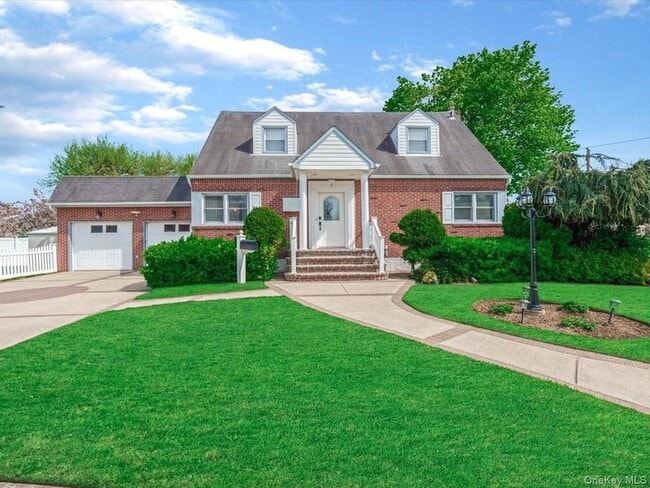 2 Tottenham Pl, Unit 1FL in New Hyde Park, NY - Foto de edificio - Building Photo