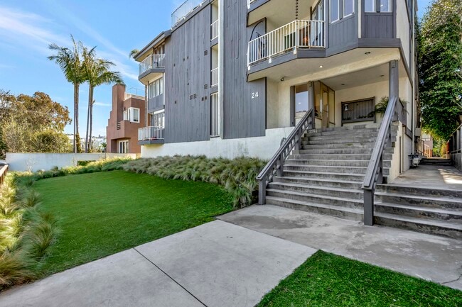 24 Westwind St, Unit G in Marina Del Rey, CA - Building Photo - Building Photo