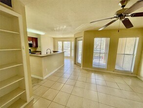 977 Riverside Dr, Unit 227 in Coral Springs, FL - Foto de edificio - Building Photo