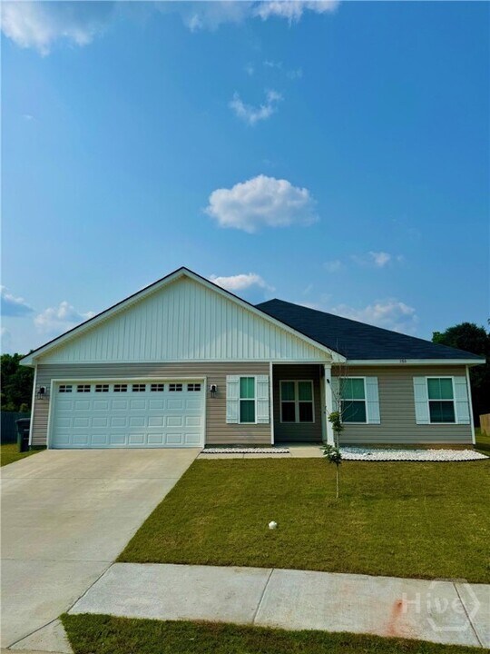 186 Cherokee Oaks Xing in Hinesville, GA - Building Photo