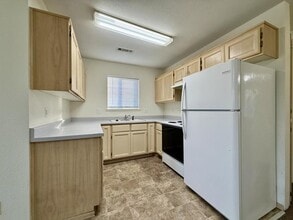 34 Lewis Ave in Medford, OR - Building Photo - Building Photo