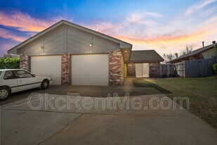 7010 Woodlake Dr in Oklahoma City, OK - Building Photo