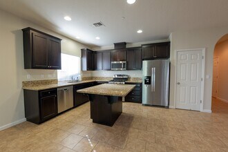 3083 N Stanley Ave in Fresno, CA - Building Photo - Building Photo