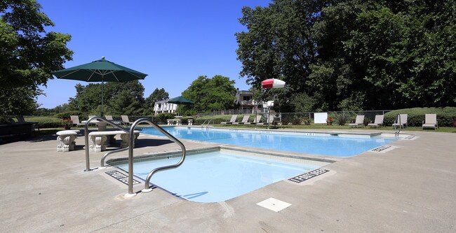 Sherwood Forest Garden Apartments in Middletown, NY - Foto de edificio - Building Photo