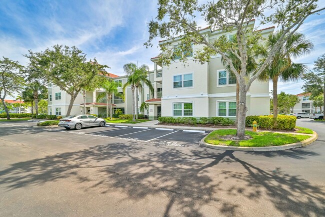 23660 Walden Center Dr in Bonita Springs, FL - Building Photo - Building Photo