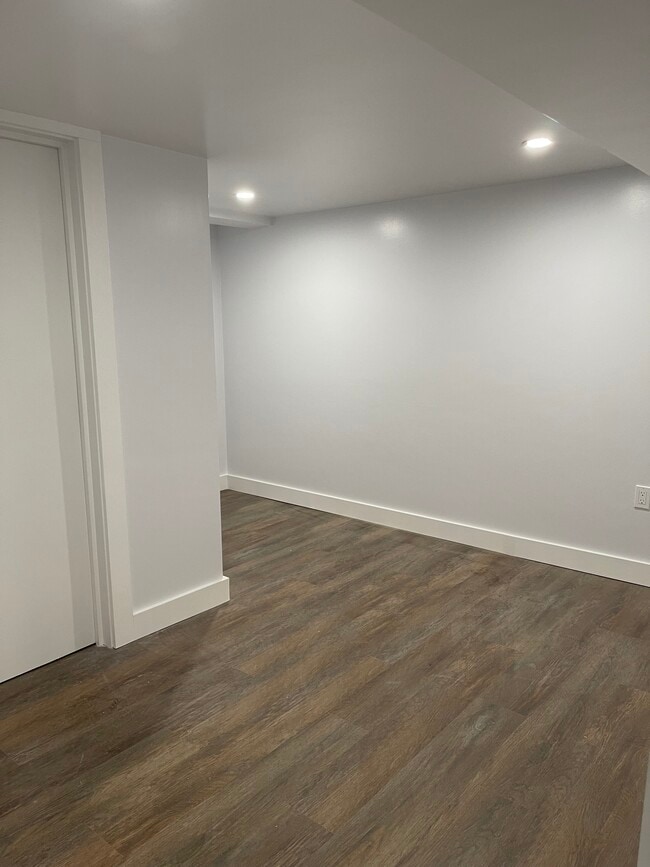 76 Lexington St, Unit Newly finished unit in Burlington, MA - Foto de edificio - Building Photo