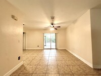 521 Fern Ln in Delray Beach, FL - Foto de edificio - Building Photo