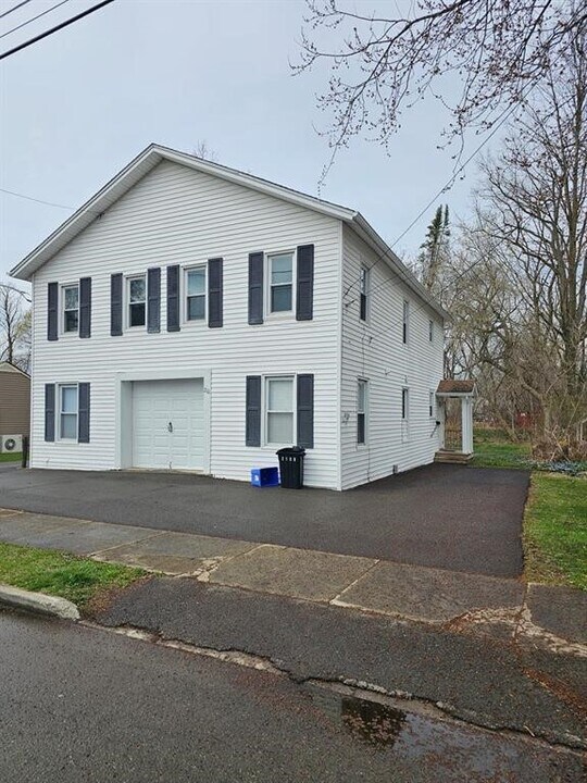 210 W Franklin St in Horseheads, NY - Foto de edificio