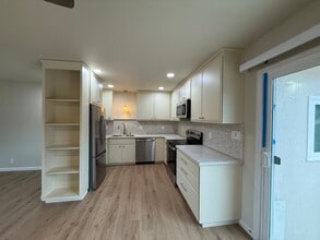 1127 Dover Dr in Lodi, CA - Building Photo - Building Photo