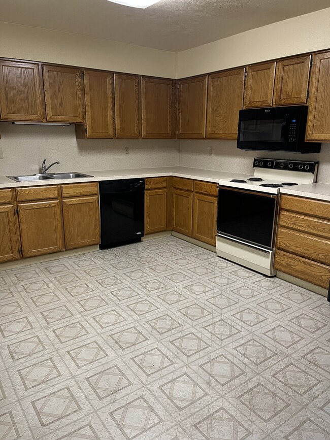 590 N Woodruff Ave, Unit 75