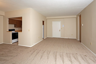 Ridgewood Park Apartments in Parma Heights, OH - Building Photo - Interior Photo