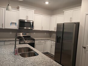 928 Lampton Ct in Jamestown, NC - Building Photo - Building Photo