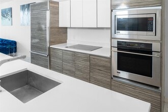 460 NE 28th St, Unit 3407 in Miami, FL - Foto de edificio - Building Photo