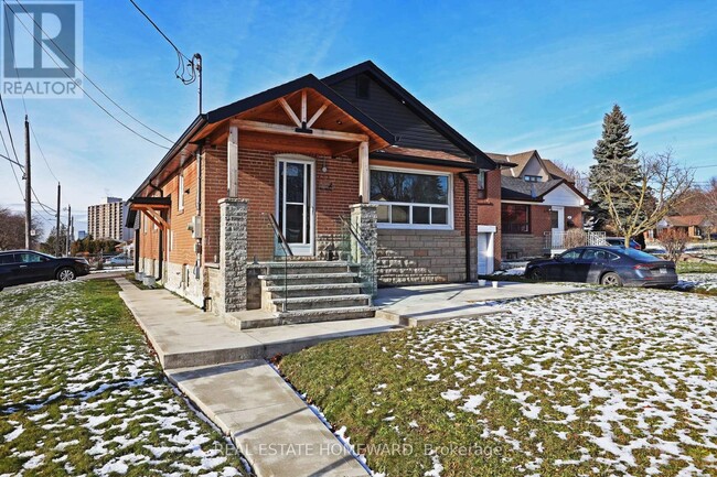 property at 2 Harris Park Dr