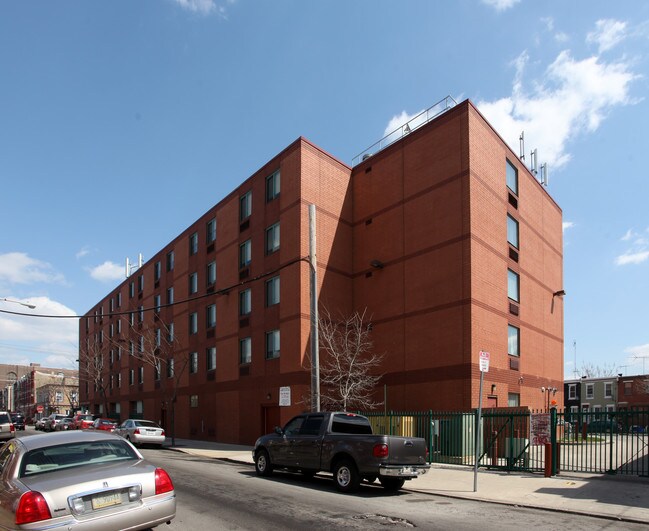 Reed Street Presbyterian Apartments in Philadelphia, PA - Foto de edificio - Building Photo