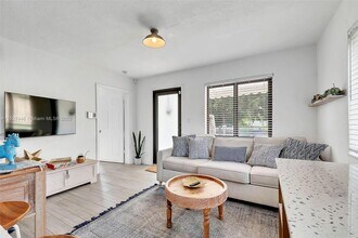595 NW 101st St in Miami, FL - Building Photo - Building Photo