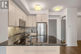 1-301 Old Mill Dr in Toronto, ON - Building Photo - Building Photo