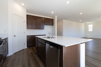 441 Gavi Ln in Manteca, CA - Foto de edificio - Building Photo