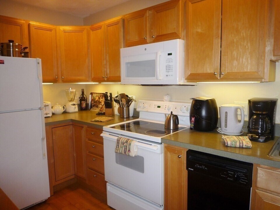 1643 Cambridge St, Unit 32 in Cambridge, MA - Building Photo