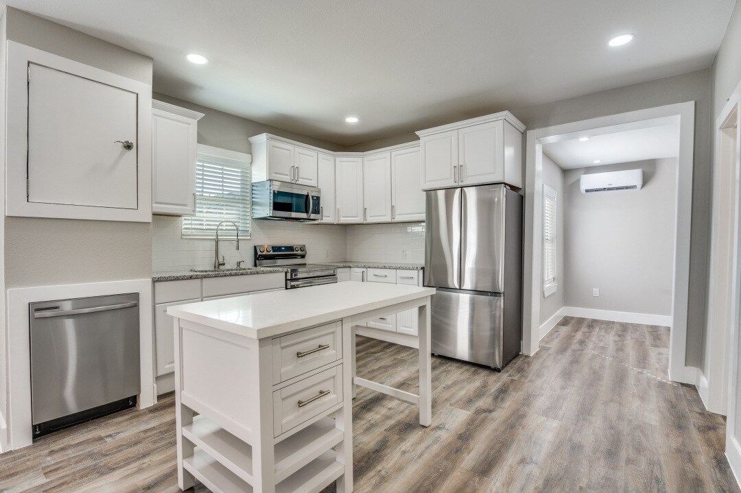 313 N Llewellyn Ave in Dallas, TX - Foto de edificio