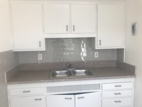 26881 John St in Boron, CA - Foto de edificio - Building Photo