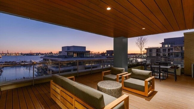 801-801 Harbourside Dr in North Vancouver, BC - Building Photo - Building Photo
