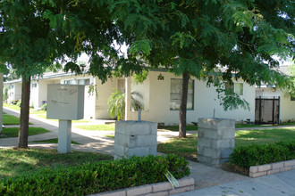 208 W Verdugo Ave in Burbank, CA - Building Photo - Building Photo