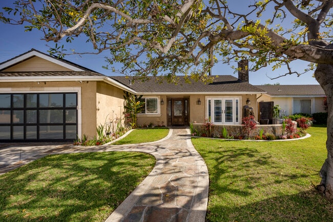 8562 Sandy Hook Dr in Huntington Beach, CA - Building Photo - Building Photo