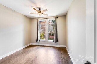 2401 Euclid Ave, Unit 106 in Charlotte, NC - Foto de edificio - Building Photo