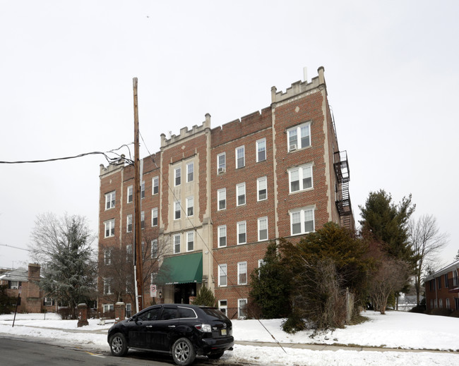 Westfield Arms in Westfield, NJ - Building Photo - Building Photo