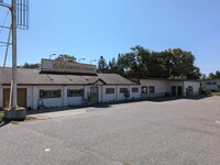 674 W Mulberry St in Baraboo, WI - Foto de edificio - Building Photo