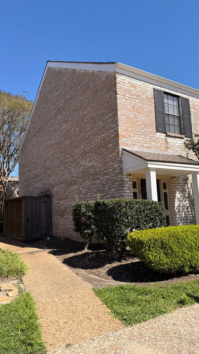 712 Augusta Dr in Houston, TX - Building Photo - Building Photo